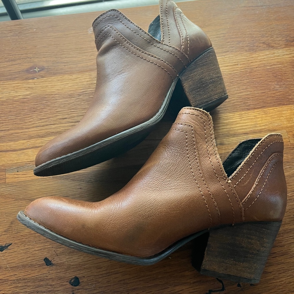 Steve Madden Boots size 8